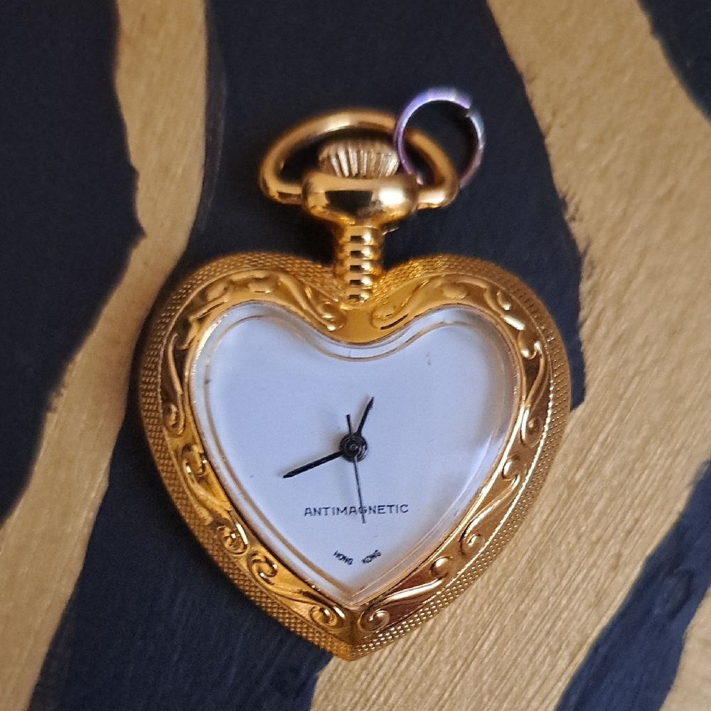Vintage Gold Heart-Shaped Antimagnetic Clock Pendant